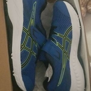 Girls or boy shoe. Brand new.